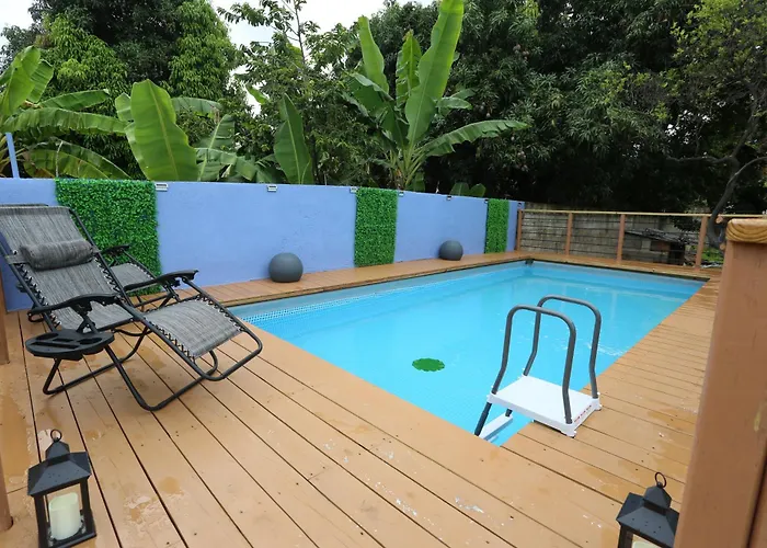 Private 2-Bedroom Villa With Pool & View In Kingston