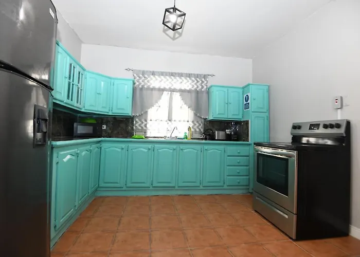 Two Bedrooms Constant Spring Road Gated Townhouse Ideal Location