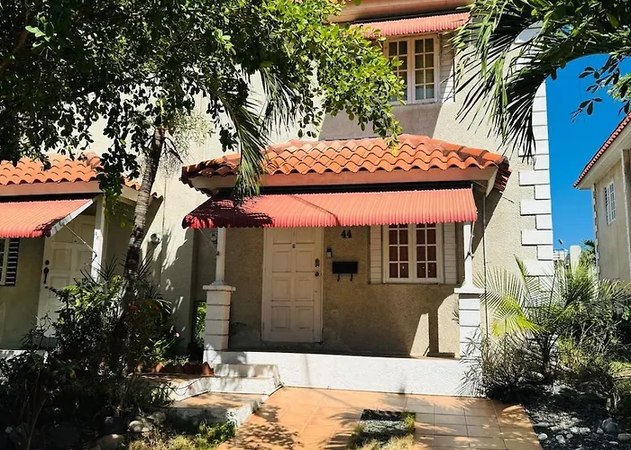 Two Bedrooms Constant Spring Road Gated Townhouse Ideal Location